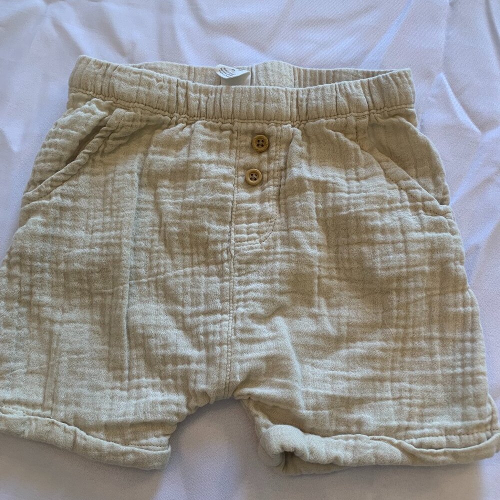 Little Planet size 4t pull on shorts